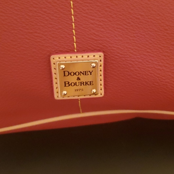 Dooney and bourke handbag - Picture 2 of 7
